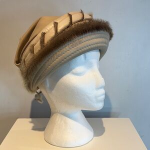 Vintage Women’s Leather Hat w/ Fur Trim Beige Winter Cap medium